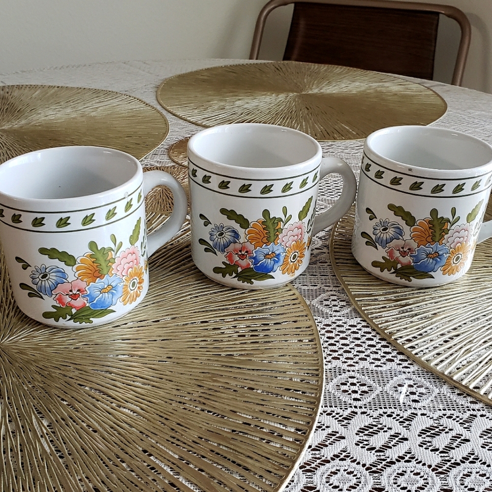 Vintage MCM coffee mugs
